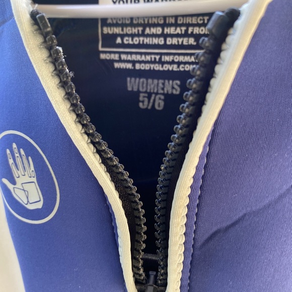 Body glove womens size 5/6 shorty wet suit. - Picture 3 of 5